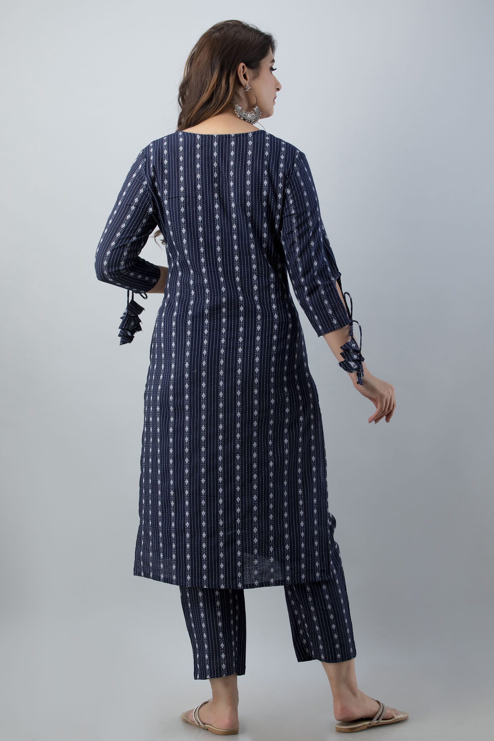 Navya Navy Blue Printed Kurti Pant Set - View 2